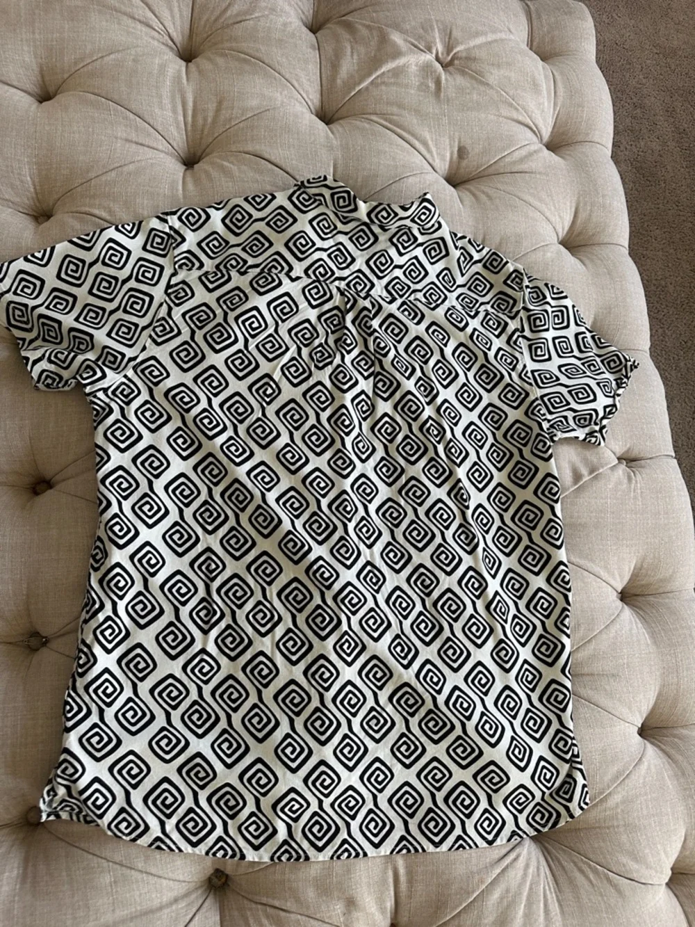 Ike Behar Black and White Short-Sleeve Geometric Button-Down Shirt - Picture 8 of 9